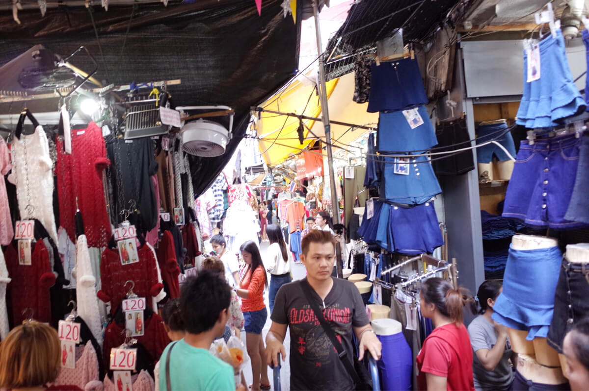 プラトゥーナム市場 バンコクの卸市場はタイの服 小物が激安 日本から来るバイヤーも多数 Fu 真面目に生きる ふまじめにいきる