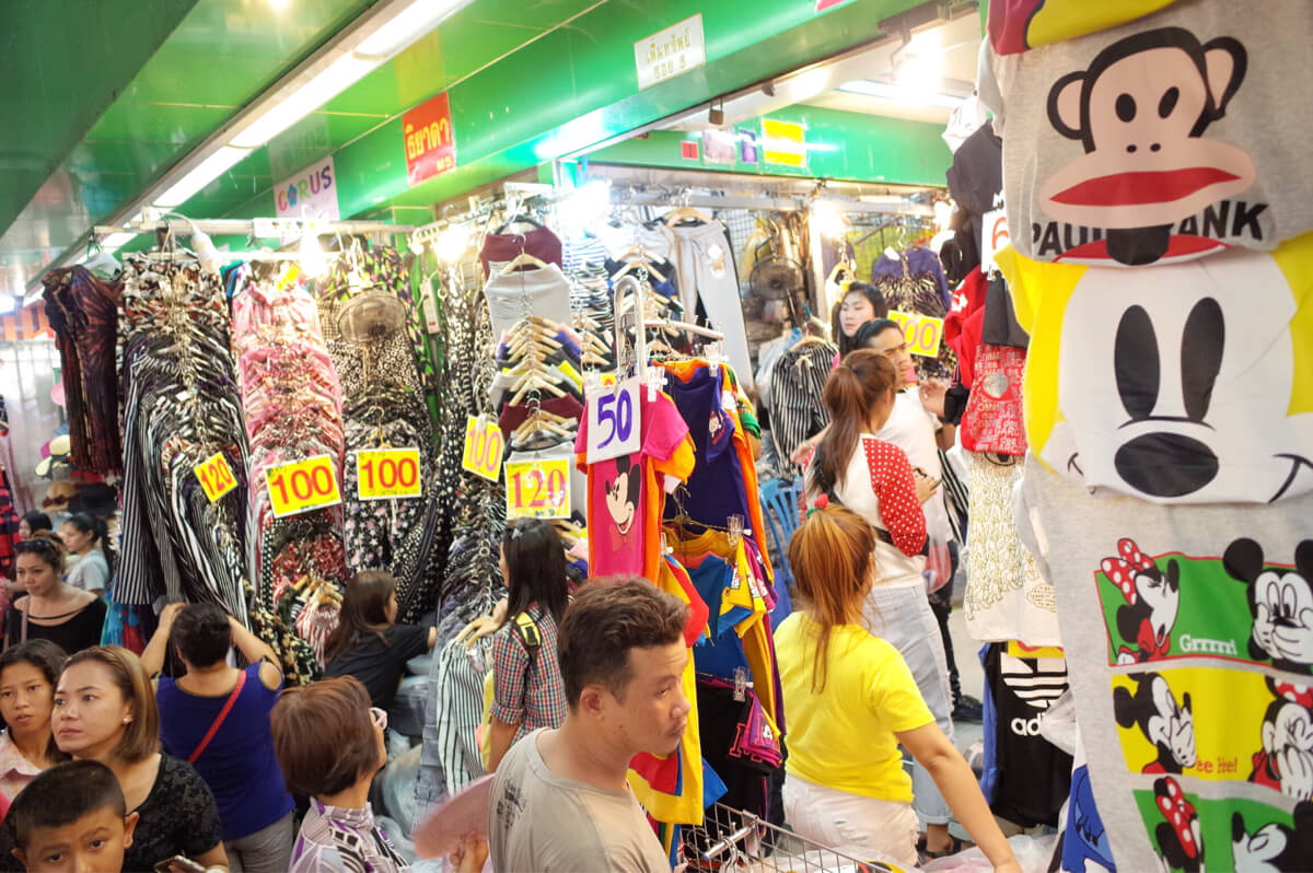 プラトゥーナム市場 バンコクの卸市場はタイの服 小物が激安 日本から来るバイヤーも多数 Fu 真面目に生きる ふまじめにいきる