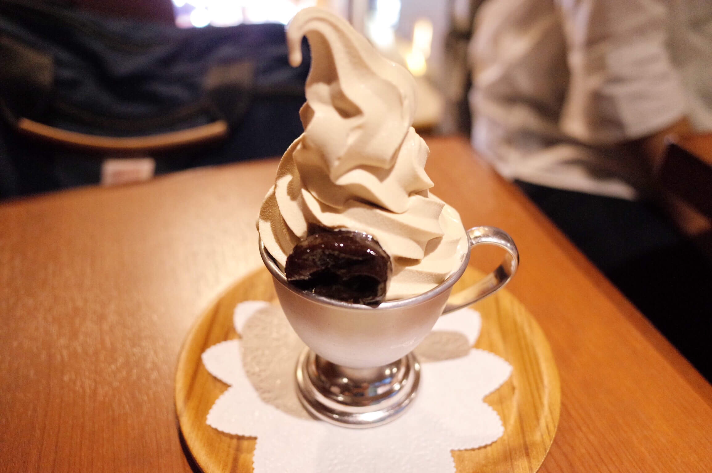 ミカド珈琲店 日本橋本店 〜 名物のモカソフトはコーヒーのコクと滑らかさが至福の一品