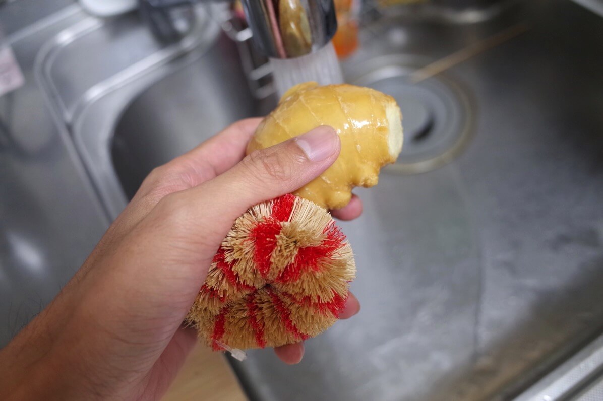 生姜　洗う