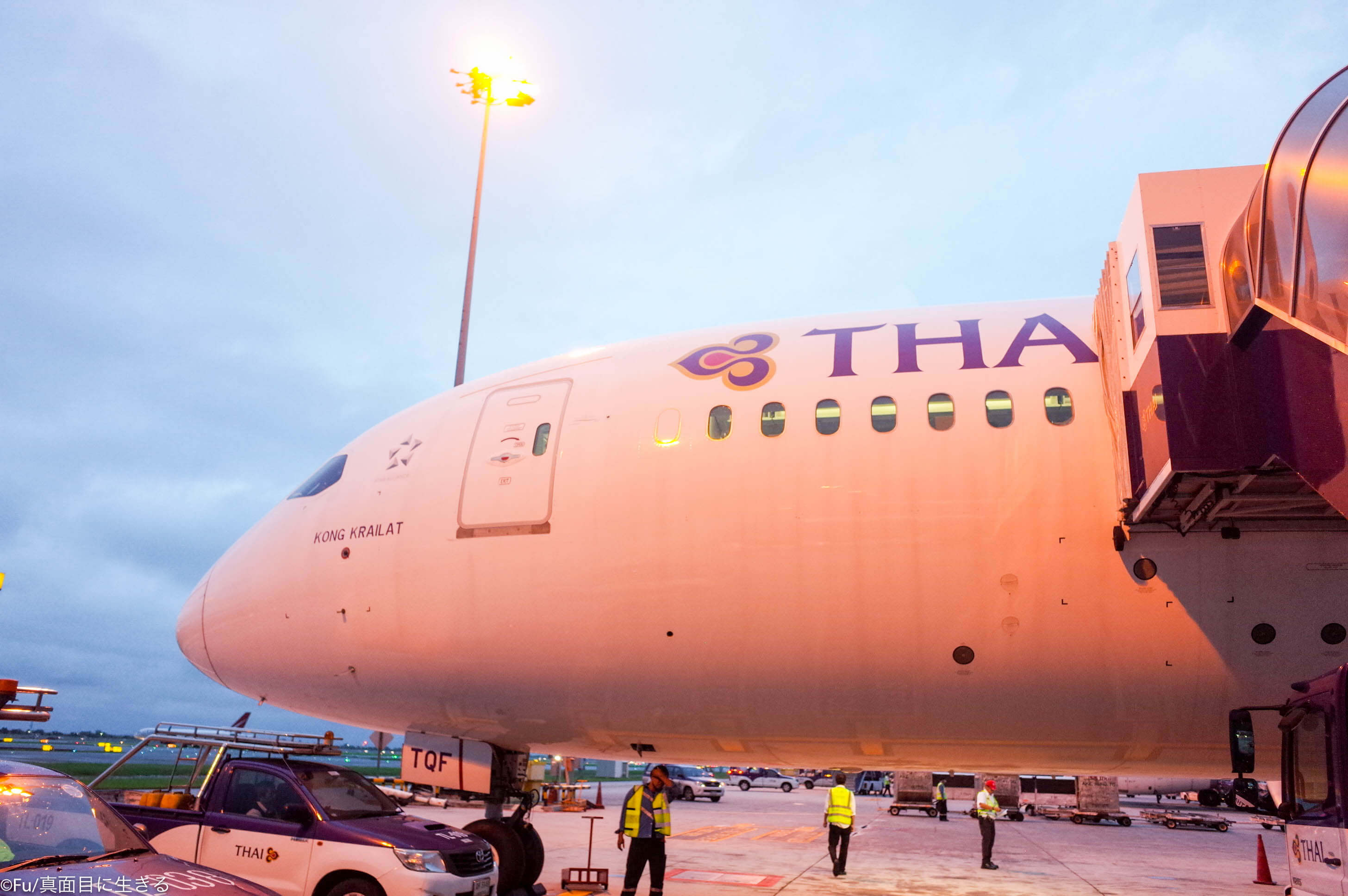 タイ航空TG556搭乗レポート バンコク〜ホーチミン エコノミークラスの機材、機内食を紹介【2016年10・11月ホーチミン旅行記】