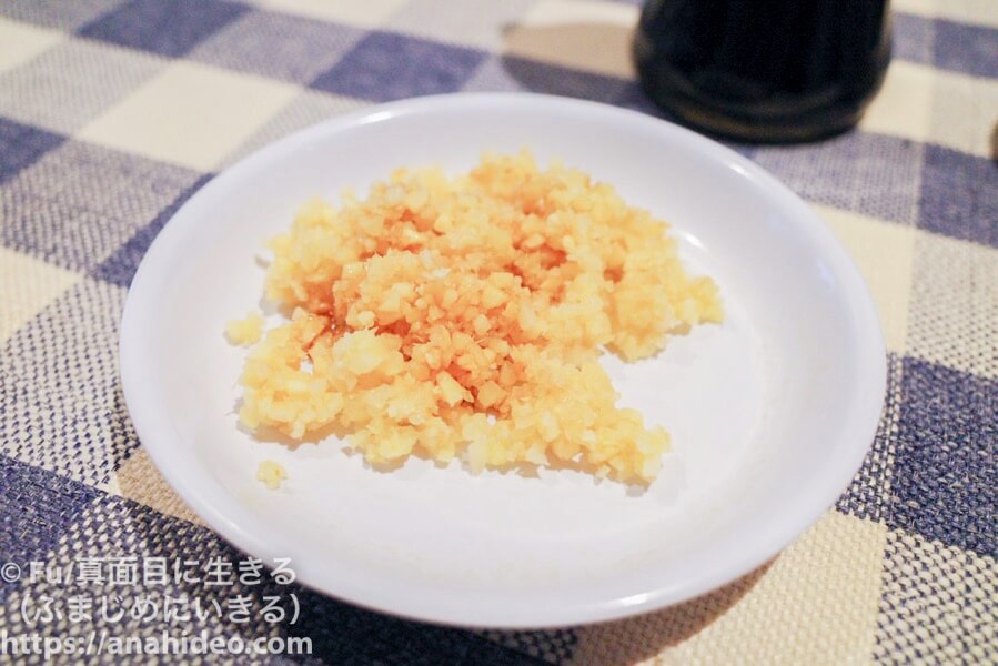 ヨーホーズ カフェ ラナイ 阿佐ヶ谷 生姜を皿に盛る