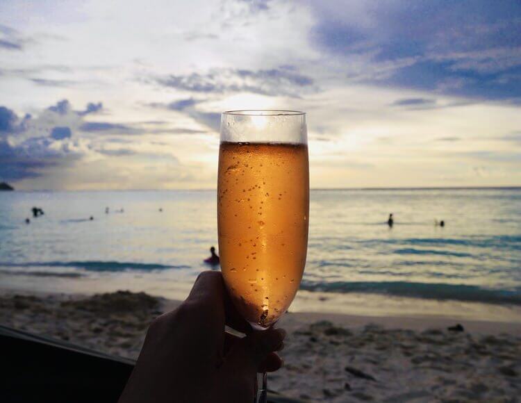 ビーチでビール